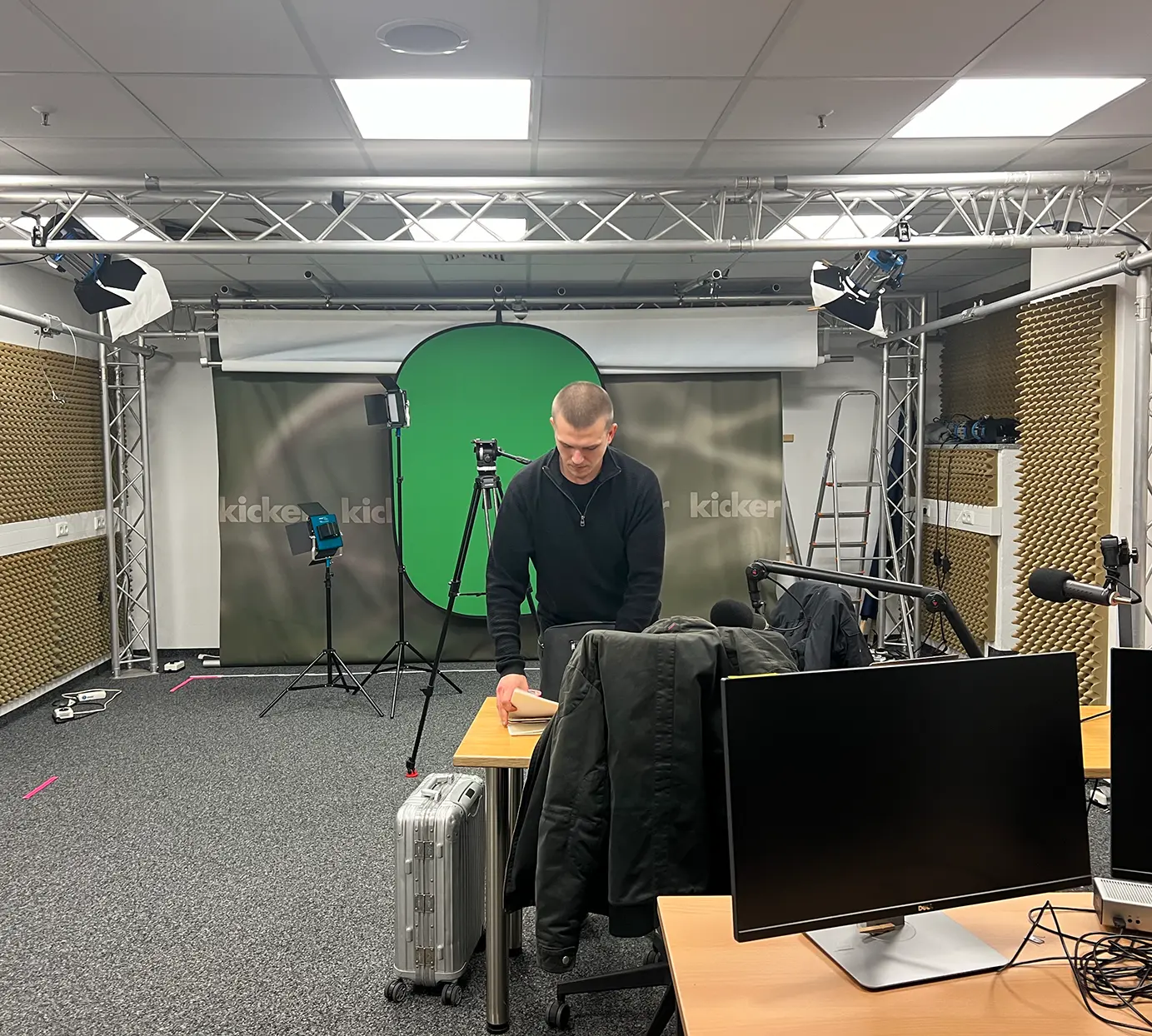 altes-Studio-braucht-Transformation-in-Social-Media-Content-Studio